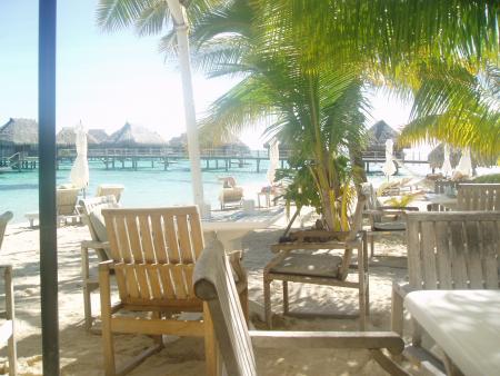LES PIEDS DANS LE SABLE